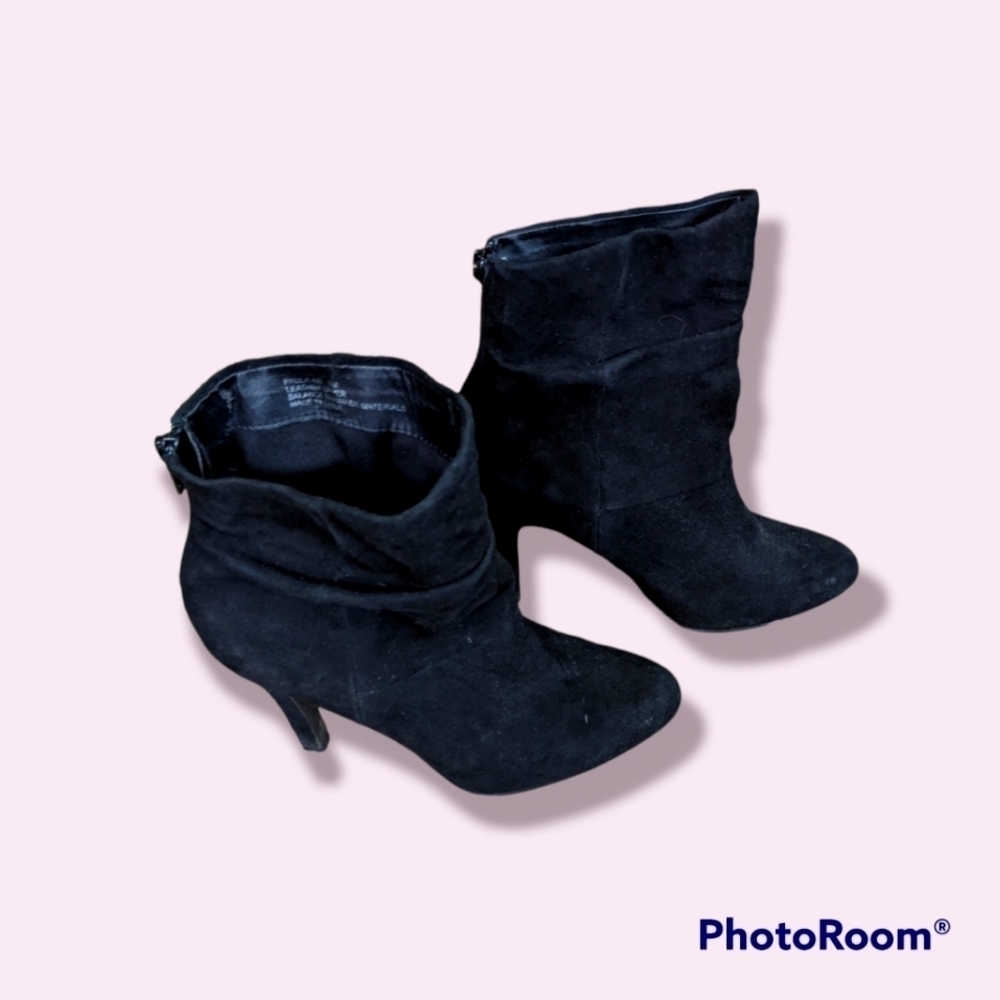 Audrey Brooke Paula heeled suede black bootie, size 6